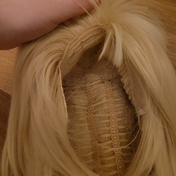 Short blonde wig - Picture 4 of 4